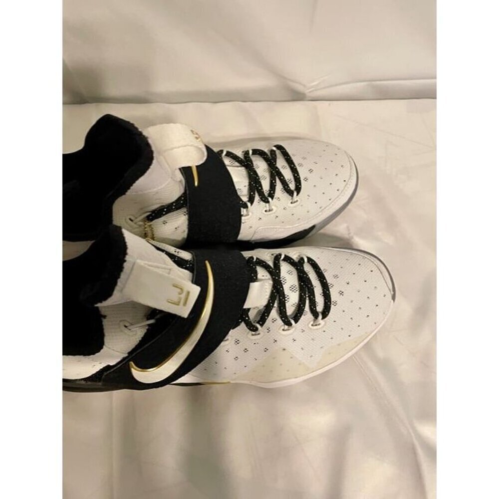 Nike White and Black Men's Athletic Shoes - Picture 4 of 5